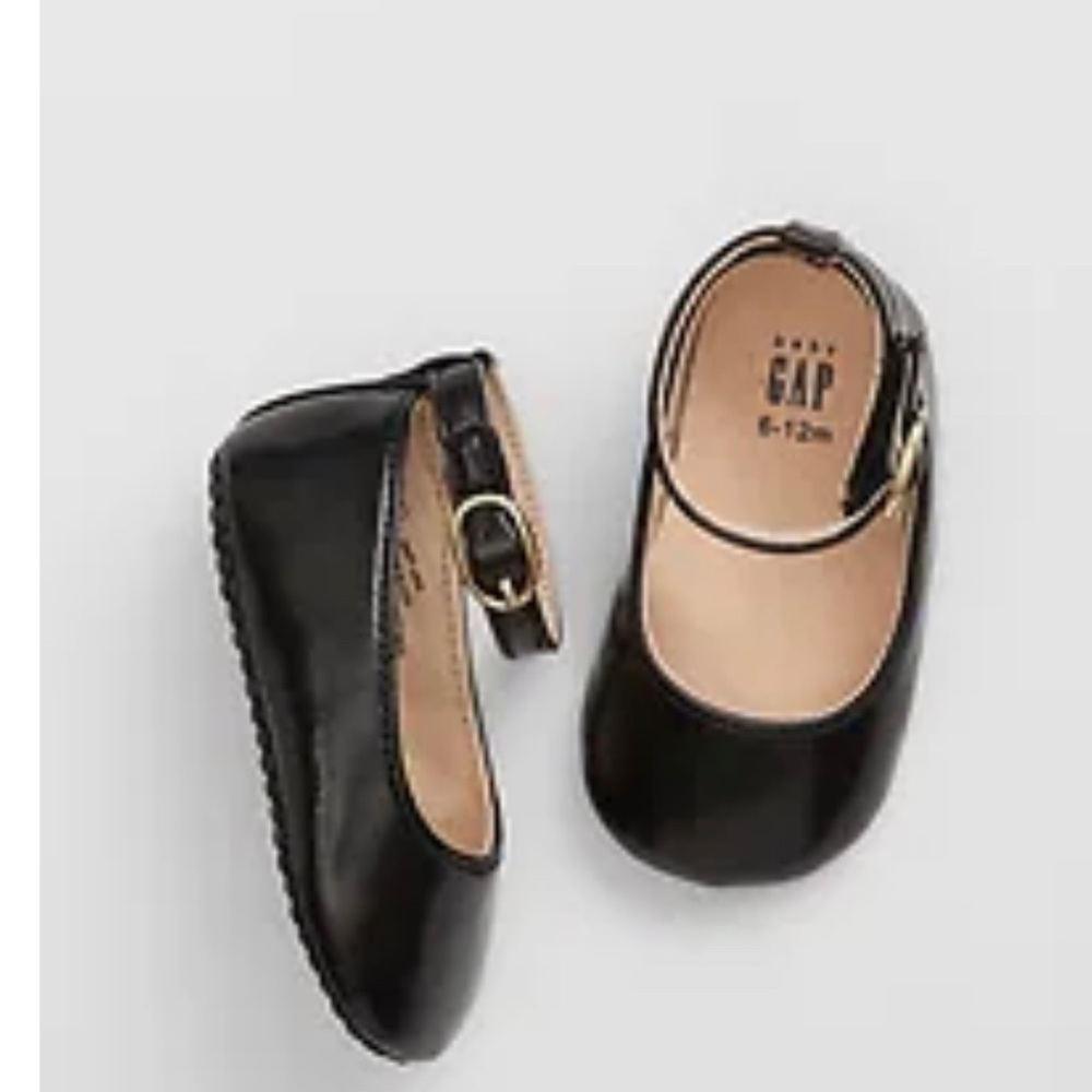 Black ballet flats